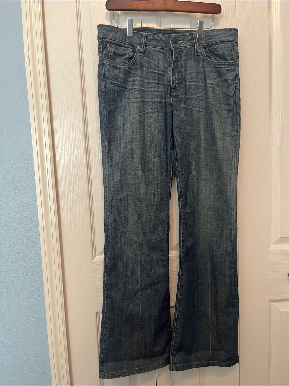 Limited wide leg jeans. Size 10 32 inch inseam!!
